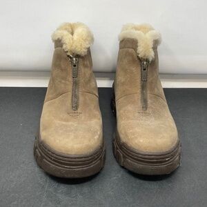 UGG Australia Zip Front Zipper, Chunky, Completely Lined Boots Women's Size 8